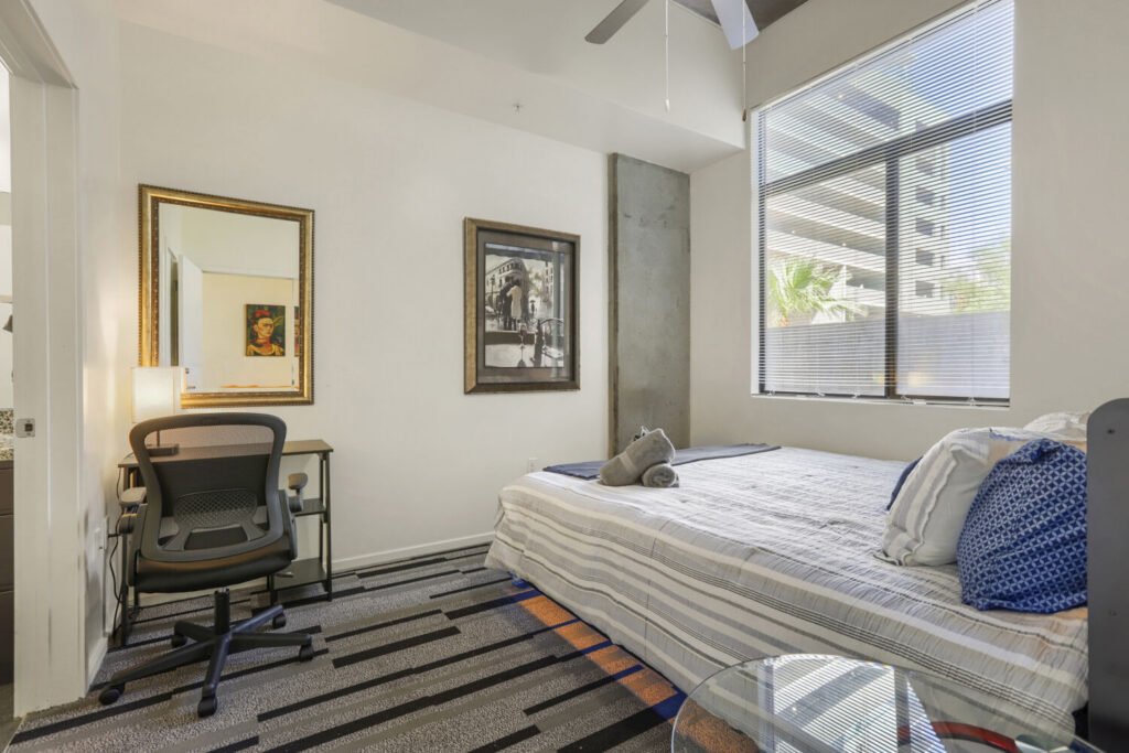 Phoenix furnished rental photo 5